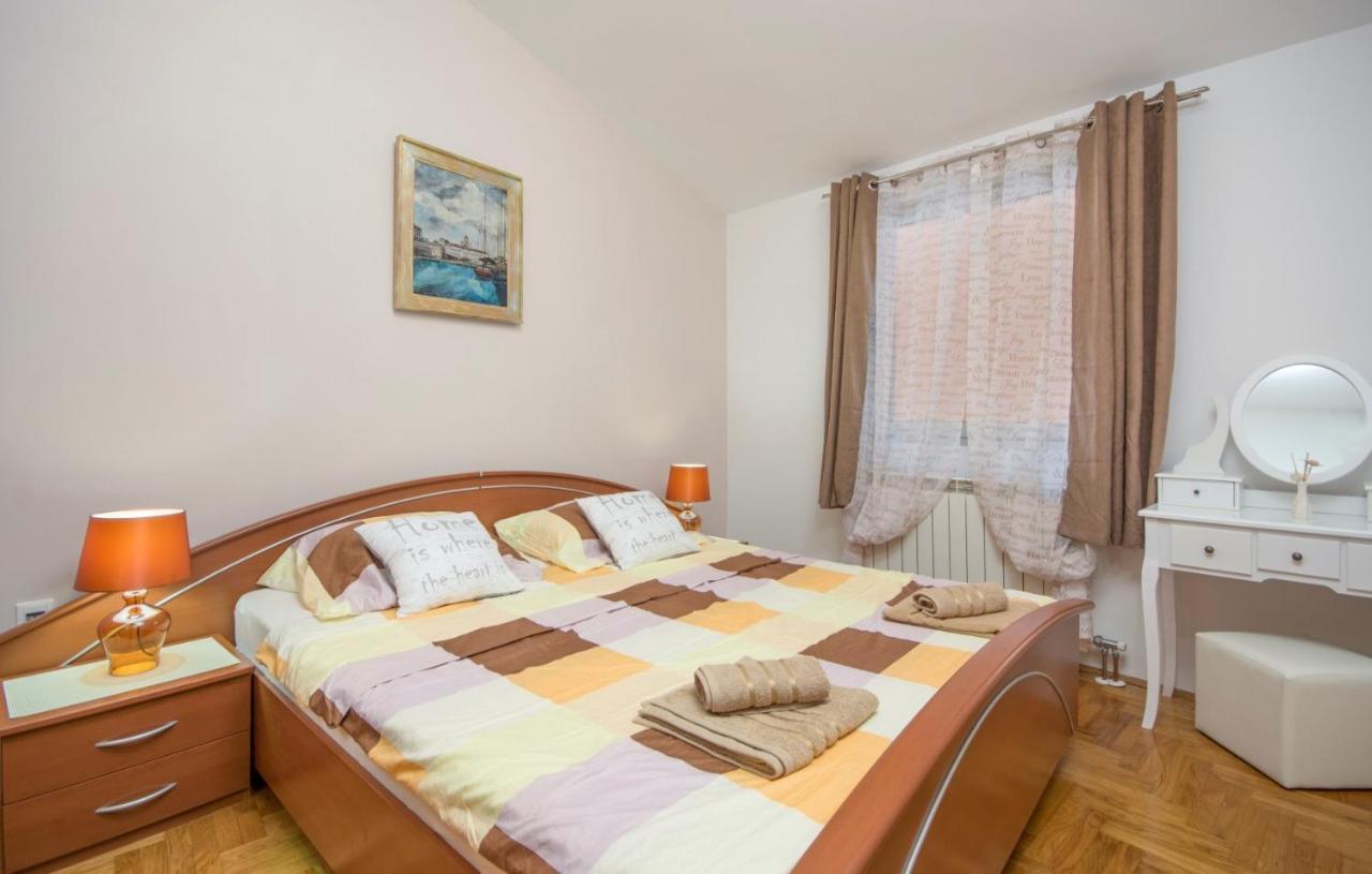 City Centre Sea View Apartment Pula Exteriör bild